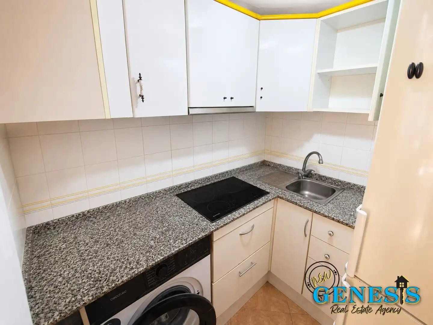 Cuina de Casa adosada en venda en Torrevieja amb Aire condicionat, Jardí privat i Terrassa