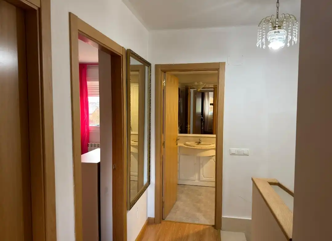 Casa o xalet en venda en Ponferrada amb Calefacció, Jardí privat i Moblat
