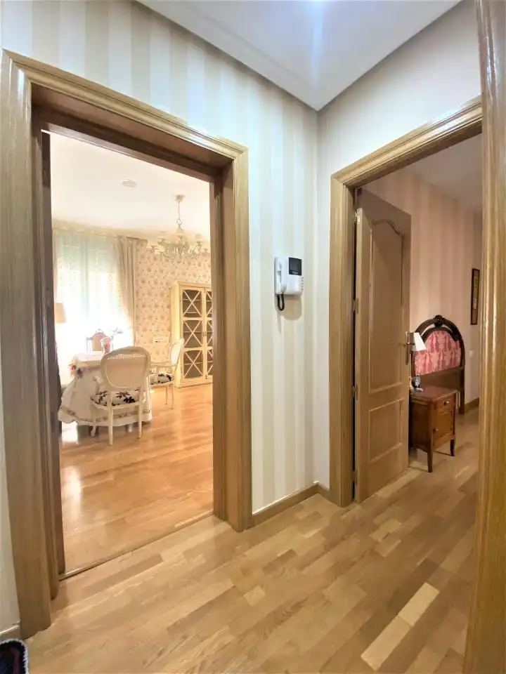 Apartament de lloguer en León Capital  amb Calefacció, Parquet i Moblat