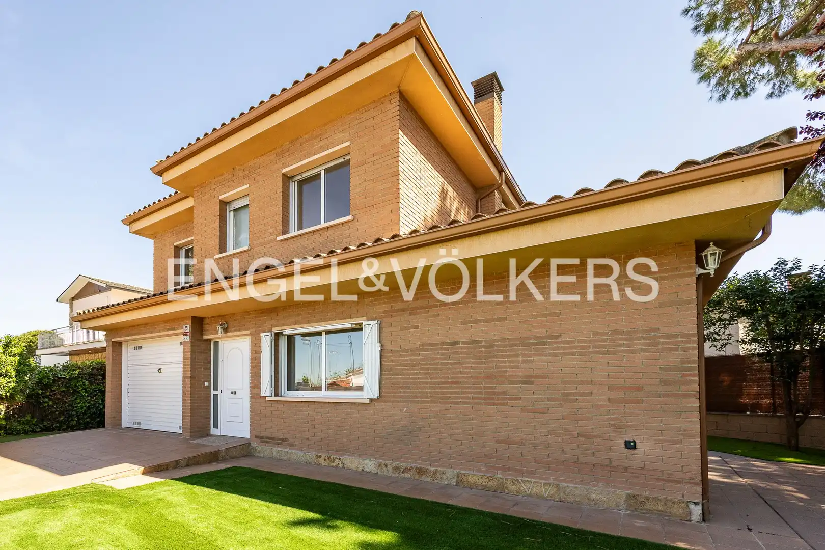 Vista exterior de Casa o xalet de lloguer en Sant Cugat del Vallès amb Aire condicionat, Calefacció i Jardí privat