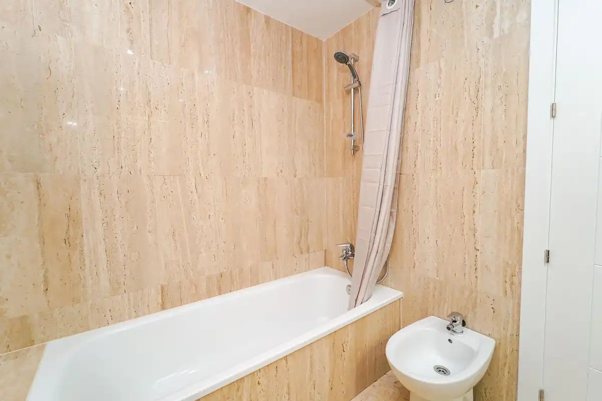 Baño de Apartamento en venta en Marbella con Aire acondicionado, Calefacción y Terraza