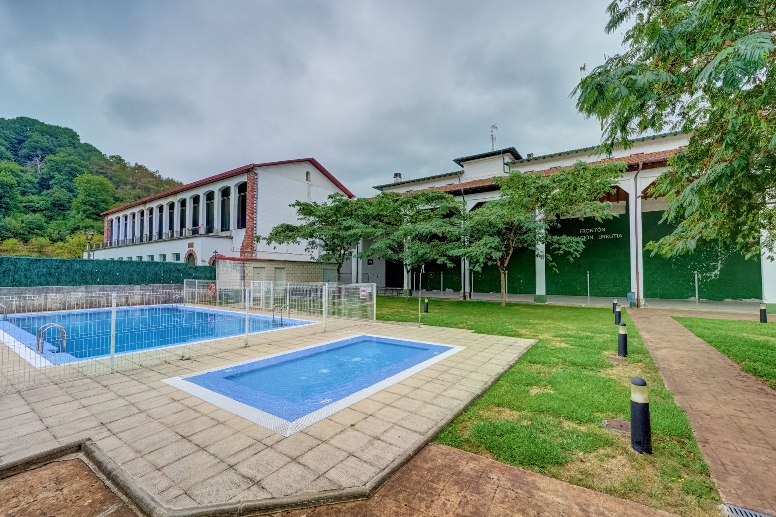 Piscina de Pis en venda en Baztan amb Jardí privat, Terrassa i Traster