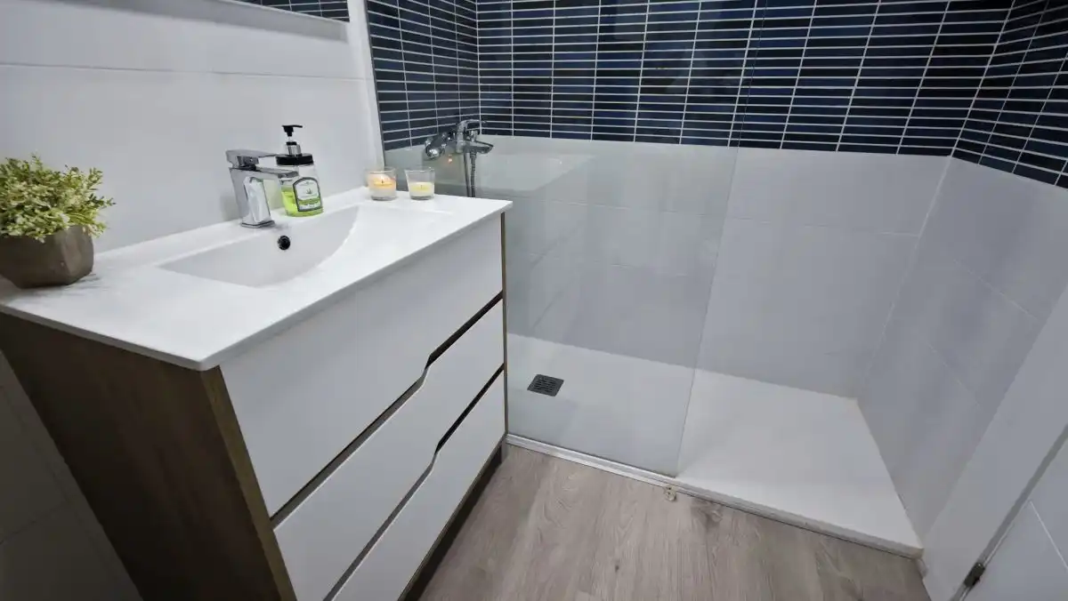 Bathroom of Apartments for rent in Elche / Elx  with Air Conditioner, Heating and Terrace