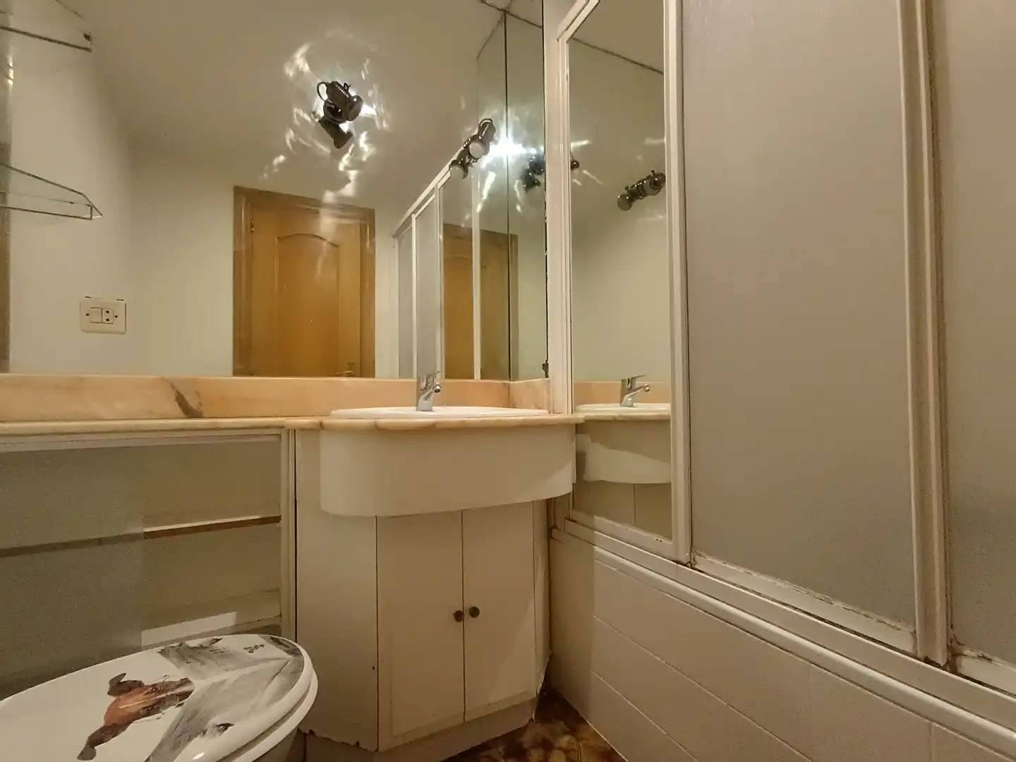 Bathroom of Flat for share in Echavacóiz