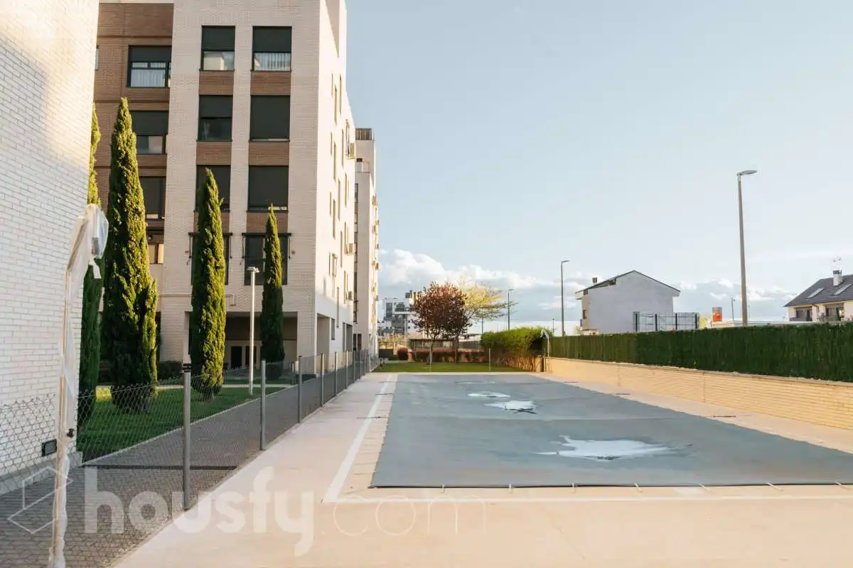 Planta baixa de lloguer a Calle del Tilo, Universidad - Hospital