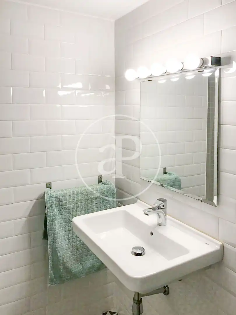 Badezimmer von Wohnung zur Miete in Valencia mit Klimaanlage, Heizung und Möbliert