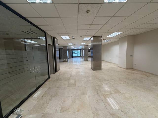 Local comercial en Alquiler en Malilla
