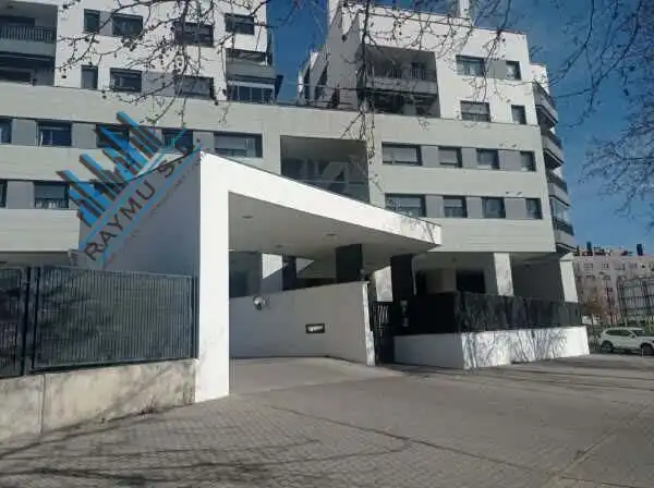 Außenansicht von Garage zum Verkauf in Leganés