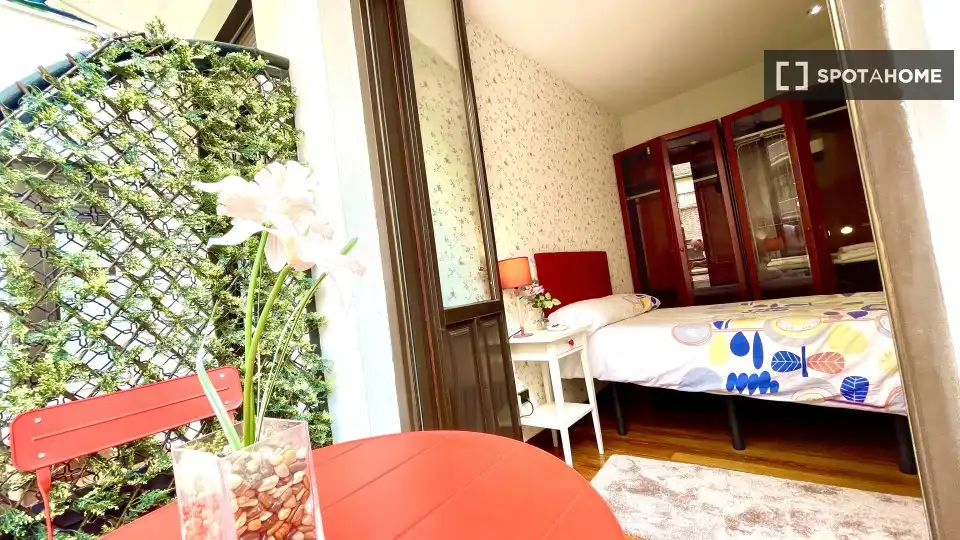 Room in Abandoibarra - Guggenheim