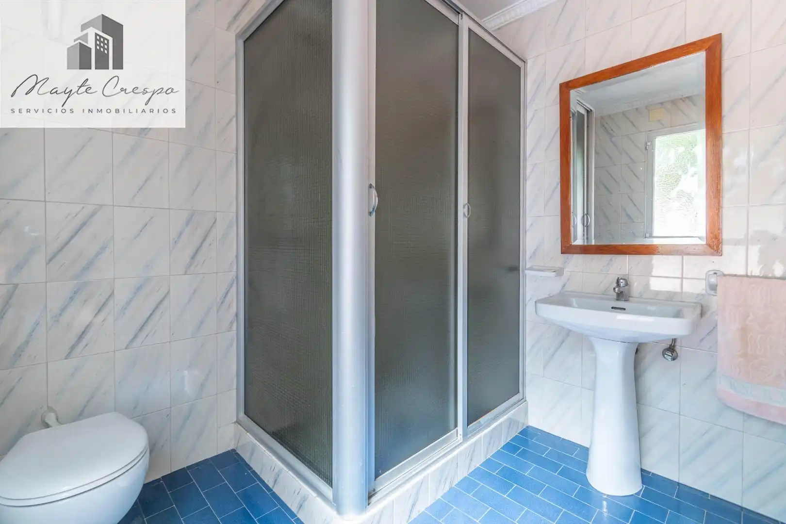 Baño de Casa adosada en venta en Jun con Terraza, Amueblado y Alarma