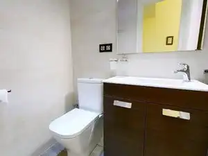 Badezimmer von Wohnung zur Miete in Madrid mit Klimaanlage, Heizung und Möbliert