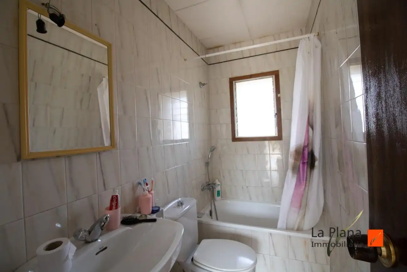 Bany de Finca rústica en venda en Santa Bàrbara amb Aire condicionat, Piscina i Moblat