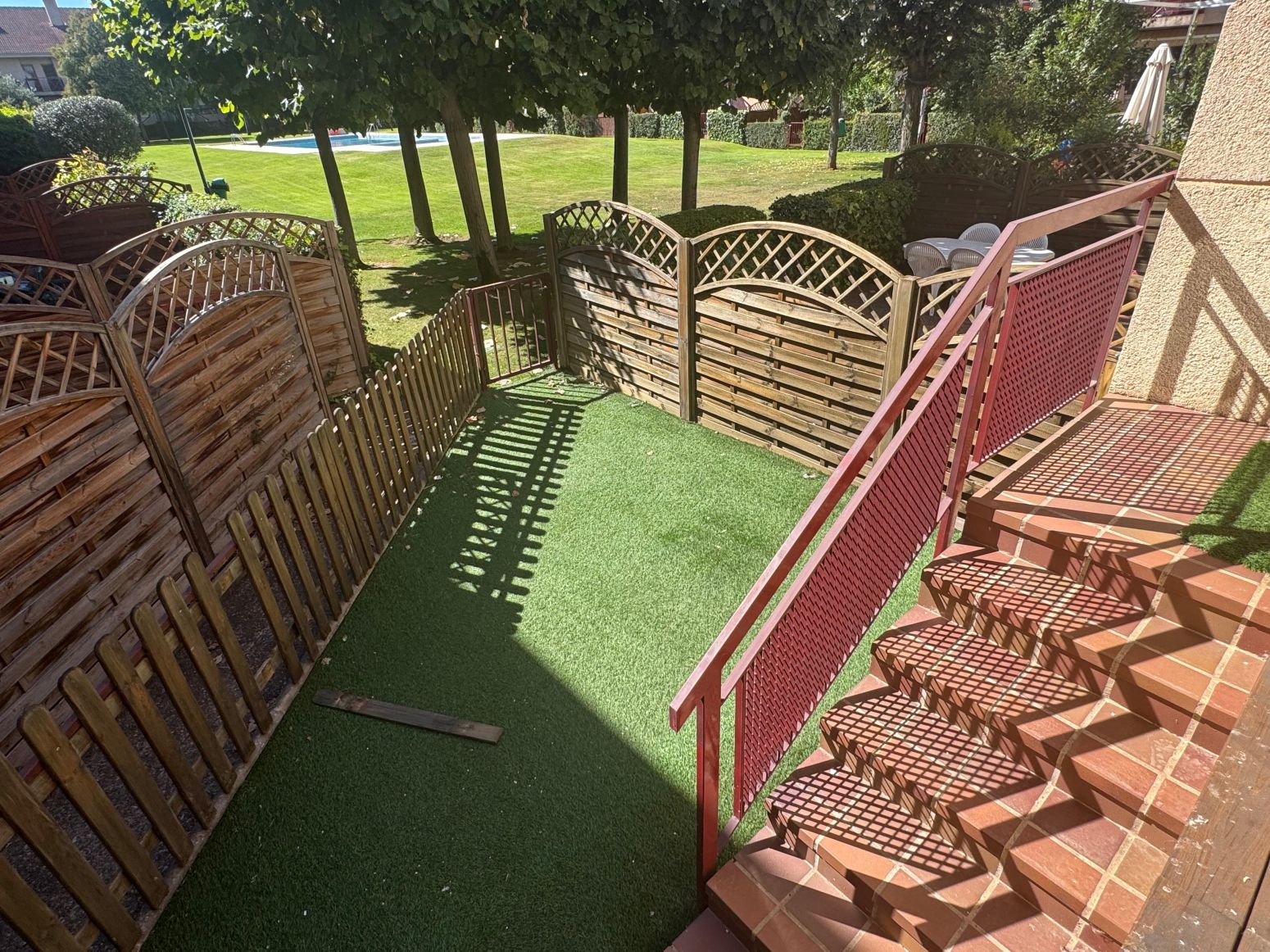Jardí de Casa o xalet en venda en Lardero amb Calefacció, Parquet i Piscina