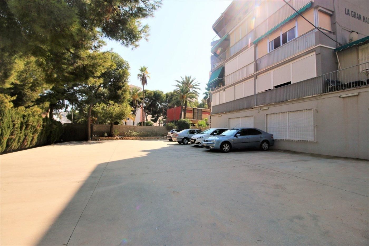 Aparcament de Apartament en venda en Alicante / Alacant amb Aire condicionat, Calefacció i Jardí privat