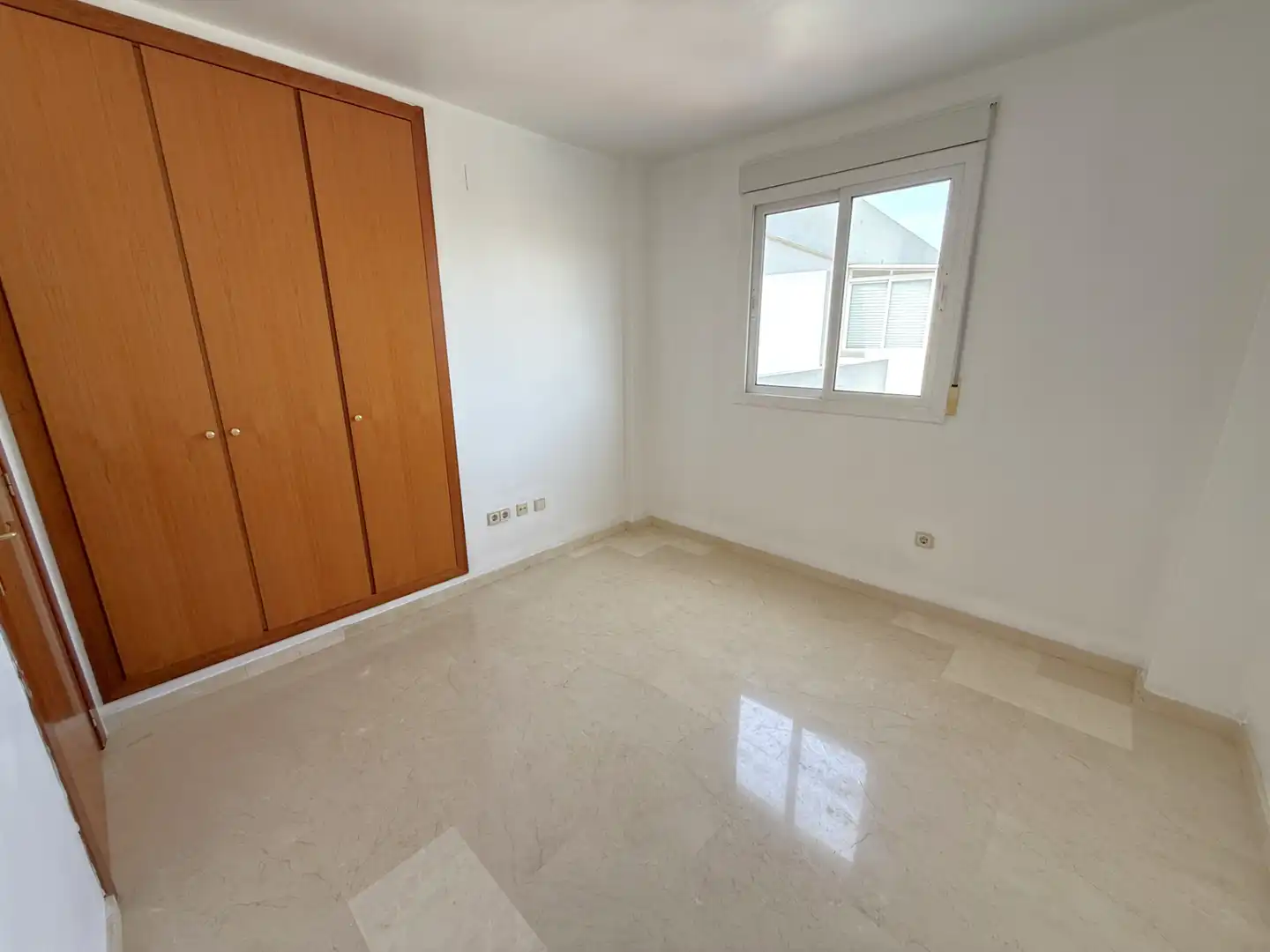 Habitación de Casa adosada en venta en Torrent con Terraza, Trastero y Piscina comunitaria