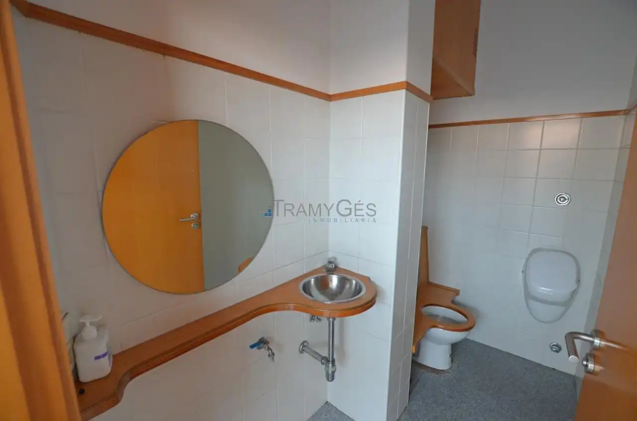Badezimmer von Büro zur Miete in A Guarda  