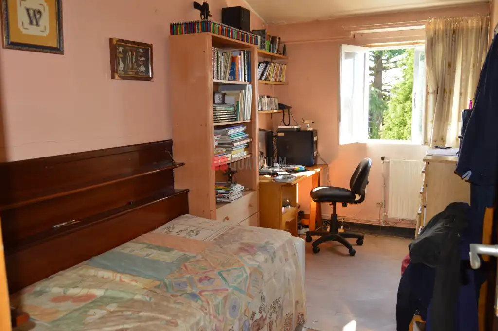 Habitación de Casa adosada en venta en Santiago de Compostela  con Calefacción y Jardín privado
