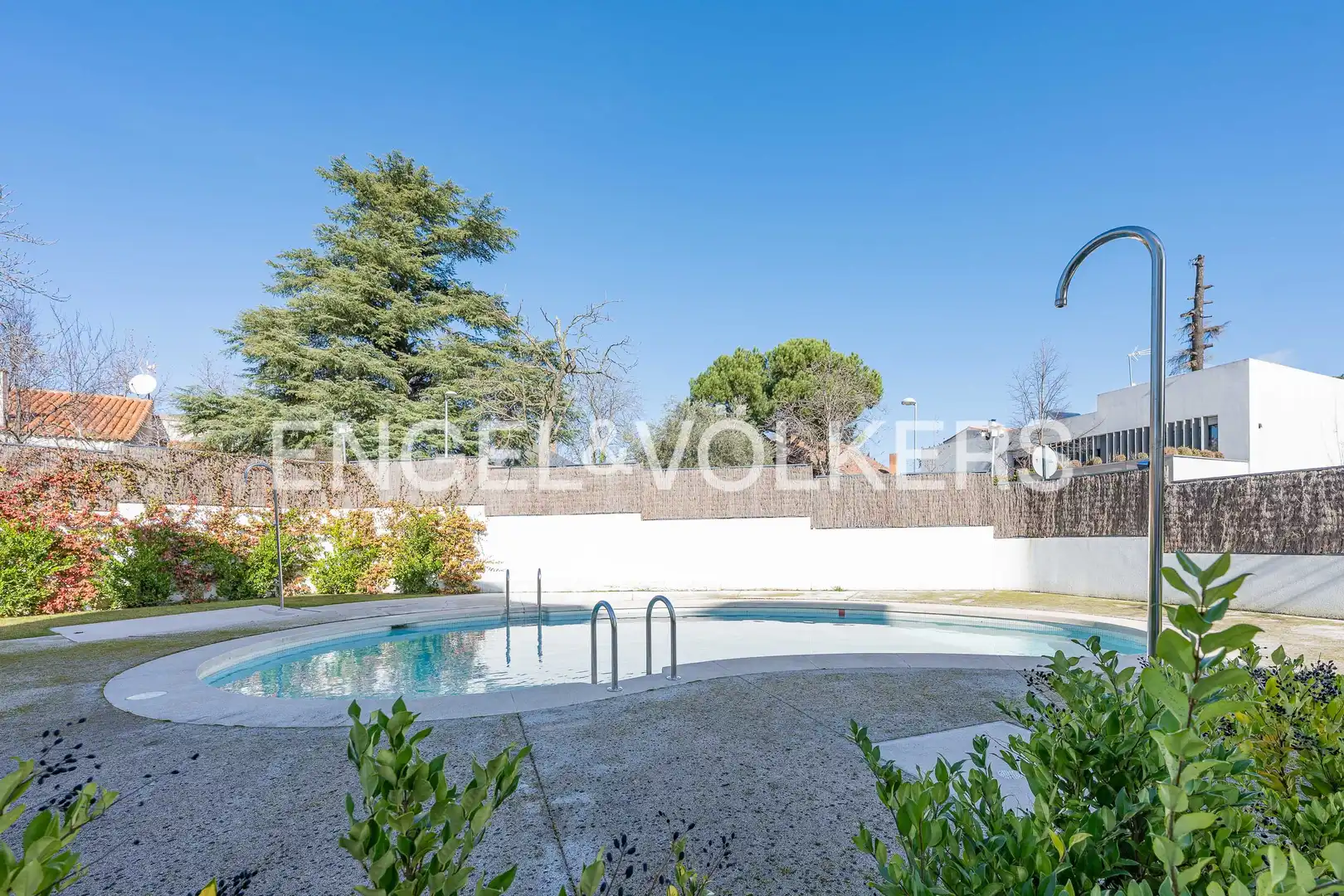 Piscina de Casa o chalet en venta en Madrid con Aire acondicionado, Calefacción y Jardín privado