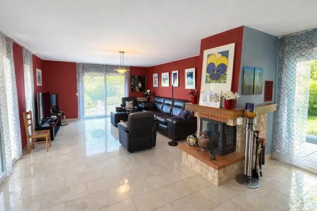 Sala d'estar de Casa o xalet en venda en Vitoria - Gasteiz amb Calefacció, Jardí privat i Terrassa