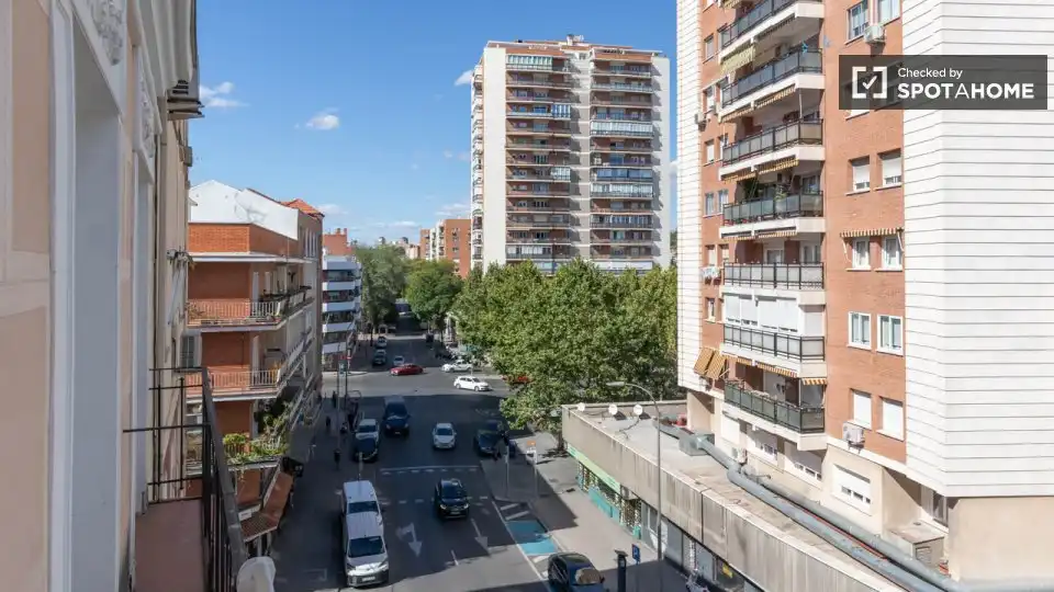 Vista exterior de Piso de alquiler en Madrid con Aire acondicionado, Calefacción y Amueblado