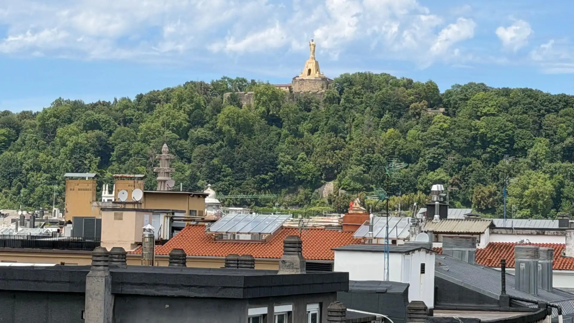 Vista exterior de Dúplex en venda en Donostia - San Sebastián  amb Calefacció, Terrassa i Traster