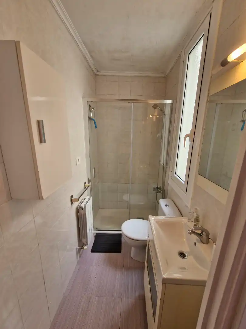 Baño de Piso de alquiler en Bilbao  con Calefacción, Parquet y Trastero