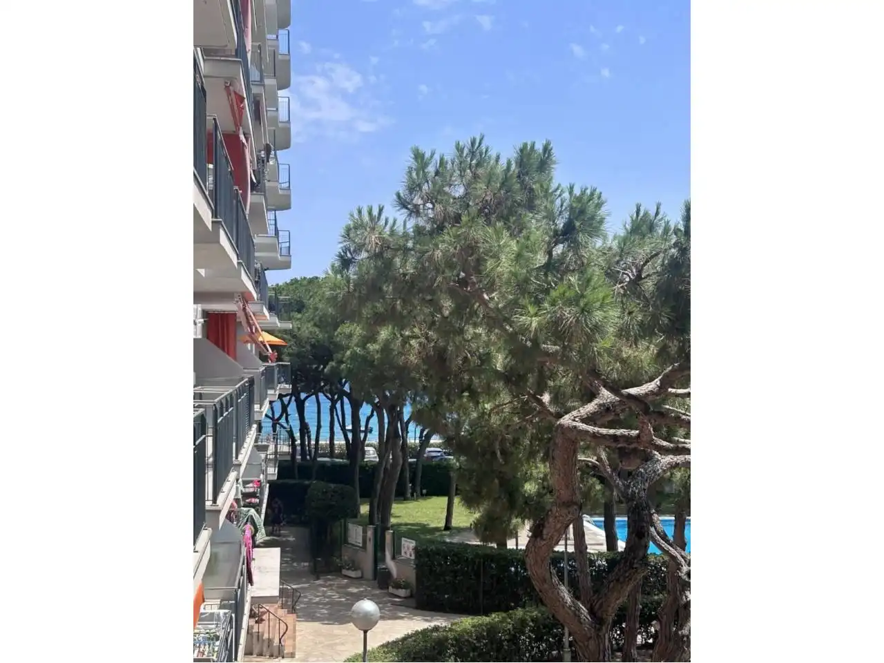Vista exterior de Piso en venta en Blanes con Calefacción, Terraza y Amueblado