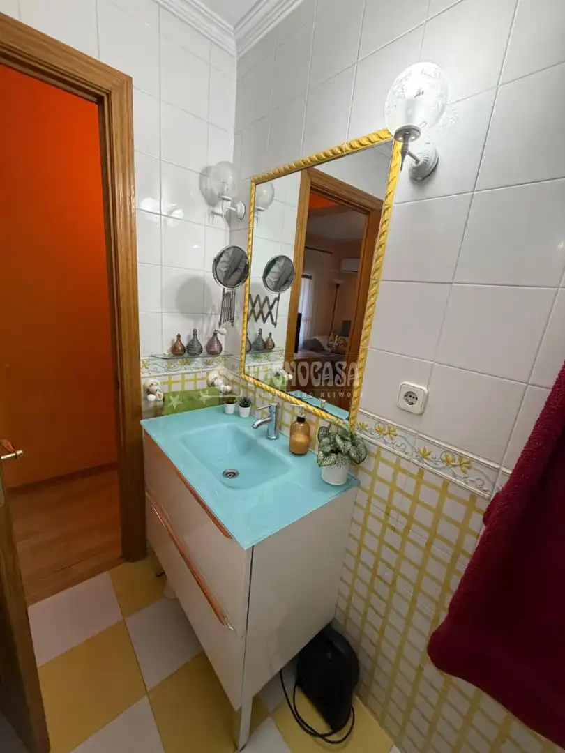 Bathroom of Flat for sale in Alcalá de Henares  with Air Conditioner and Terrace
