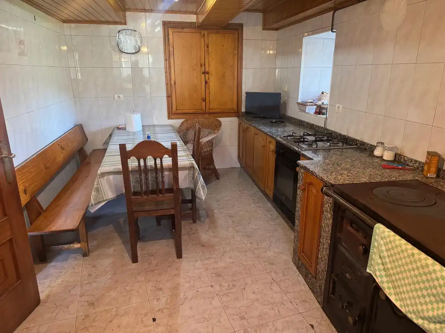 Cuina de Casa adosada en venda en As Nogais  amb Jardí privat, Traster i Moblat