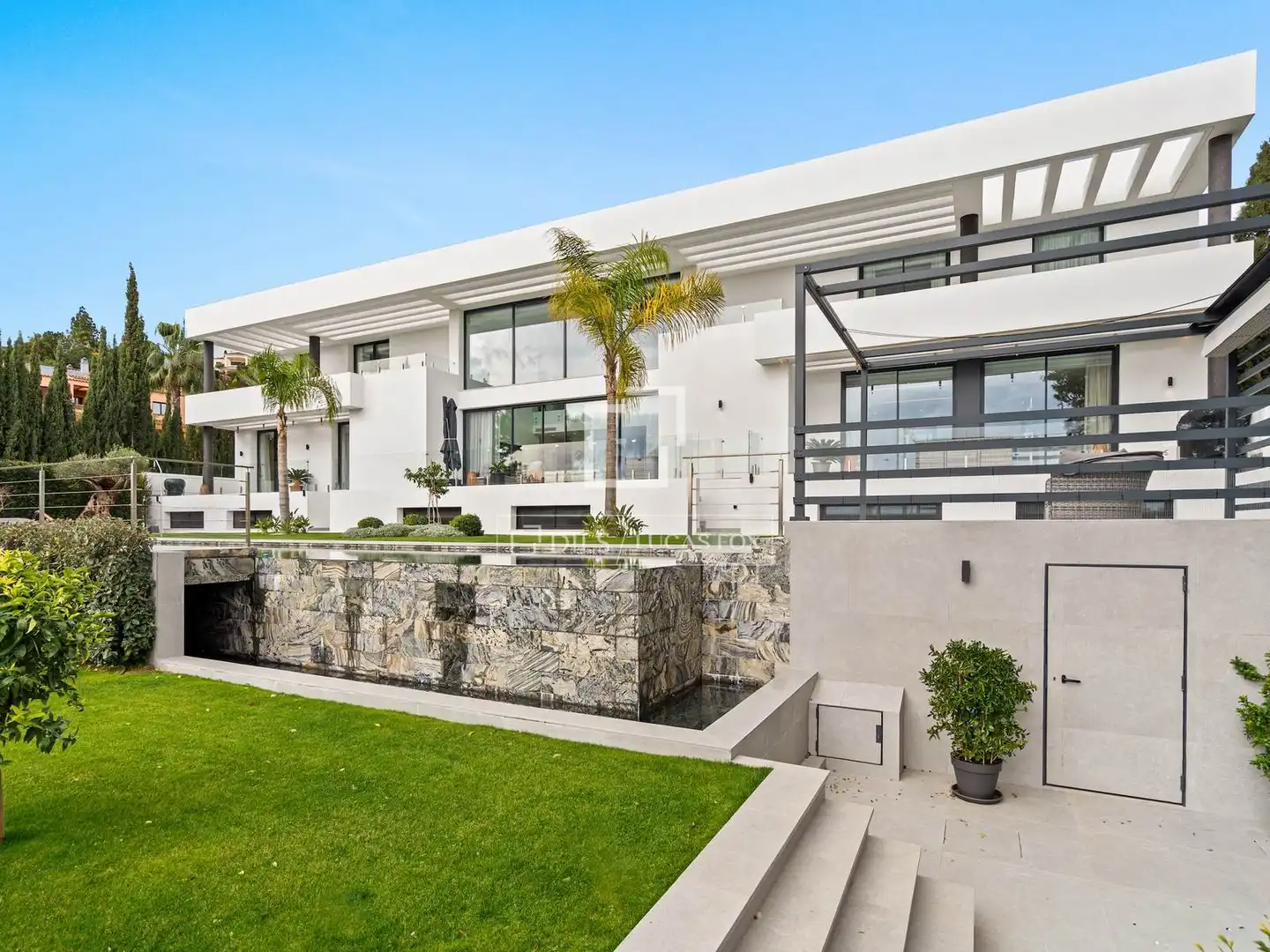 Exterior view of Houses for sale in Benahavís  with Air Conditioner, Heating and Private garden