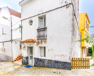 Vista exterior de Casa o xalet en venda en Ponteceso amb Balcó