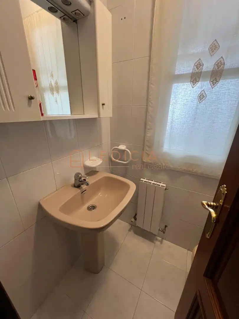Baño de Piso de alquiler en Vigo  con Calefacción, Parquet y Amueblado