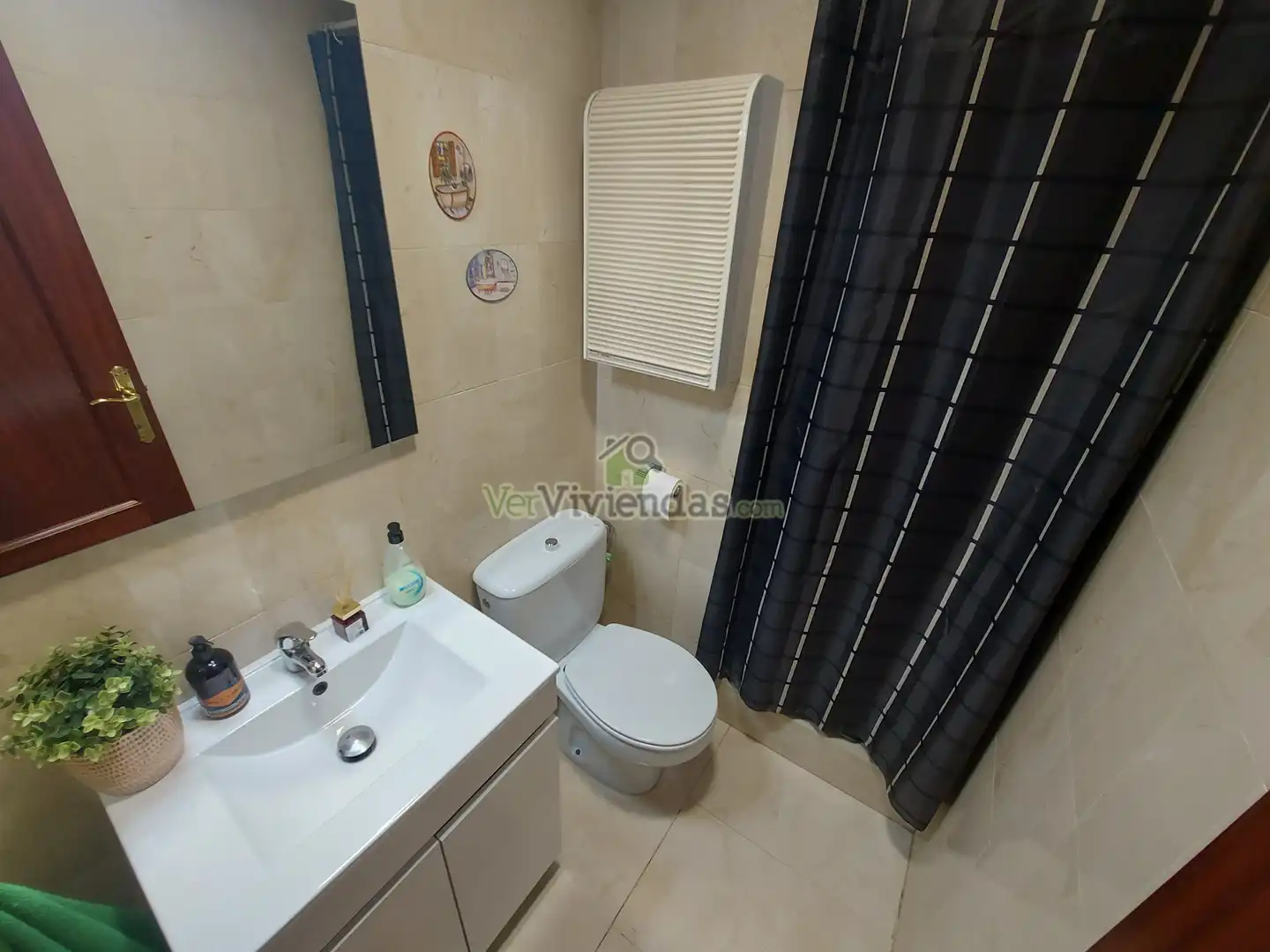 Baño de Casa adosada en venta en Sant Llorenç d'Hortons con Aire acondicionado, Calefacción y Jardín privado