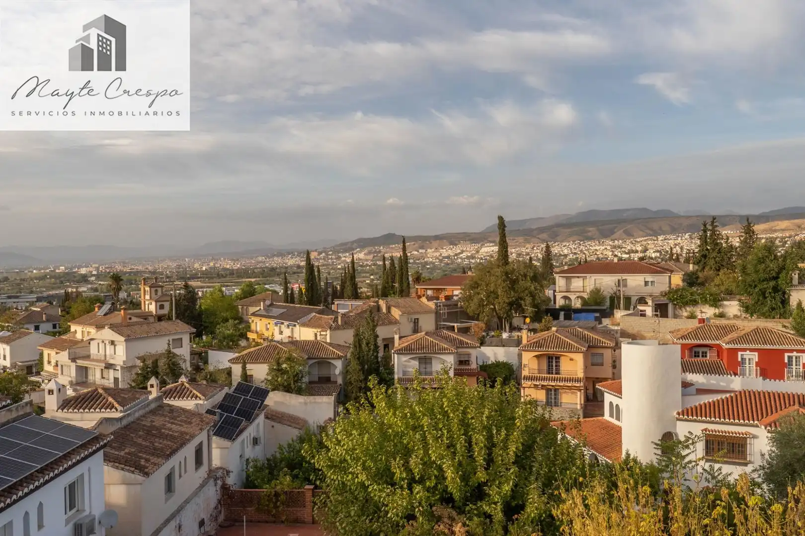 Vista exterior de Casa o xalet en venda en La Zubia amb Calefacció, Jardí privat i Terrassa