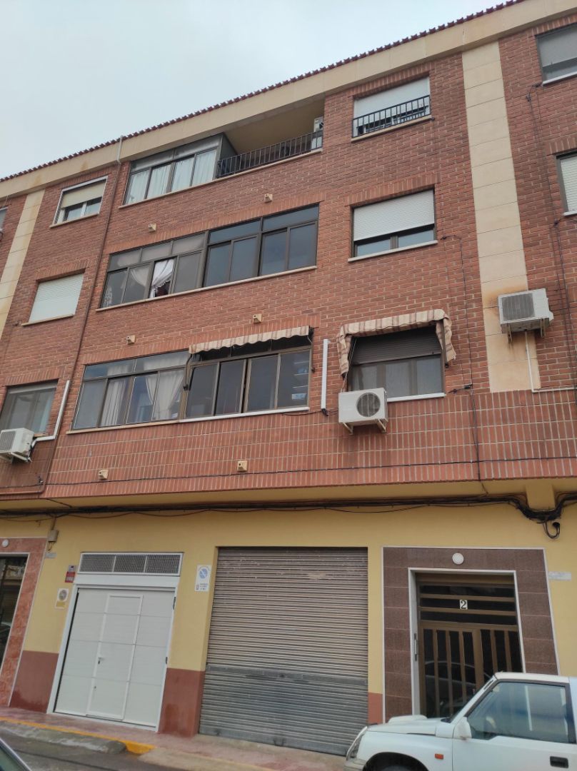 Vista exterior de Pis en venda en Caudete amb Traster i Balcó