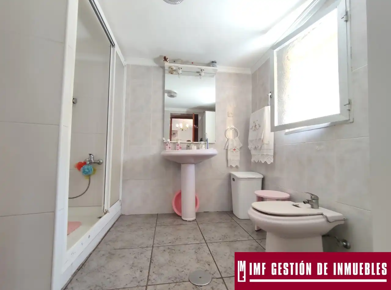 Baño de Finca rústica en venta en Canillas de Aceituno con Jardín privado, Terraza y Amueblado