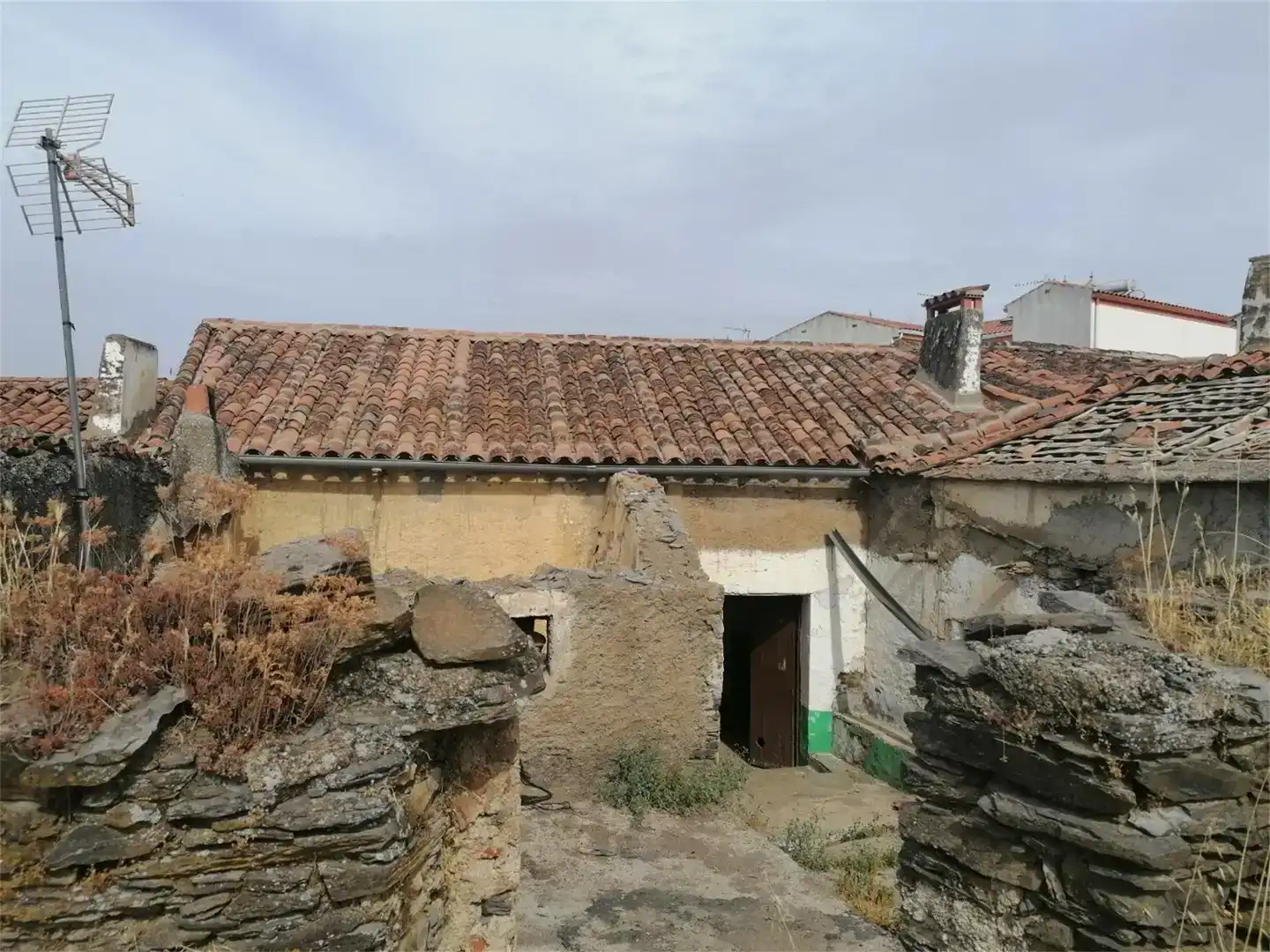 Vista exterior de Planta baixa en venda en Arroyomolinos de León amb Jardí privat