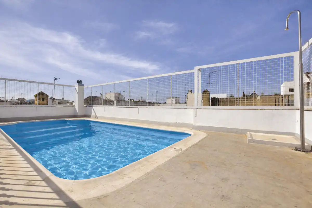 Dúplex amb piscina en venda a Casco Antiguo