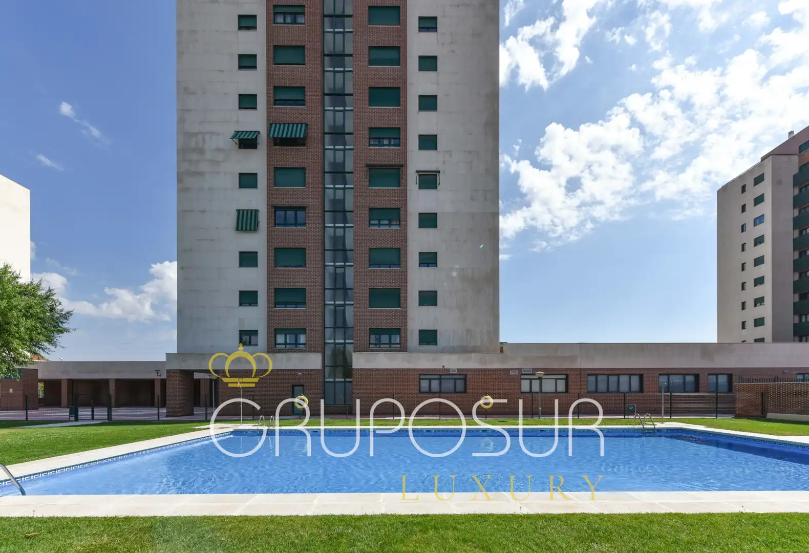 Piscina de Àtic en venda en Valladolid amb Calefacció, Parquet i Terrassa
