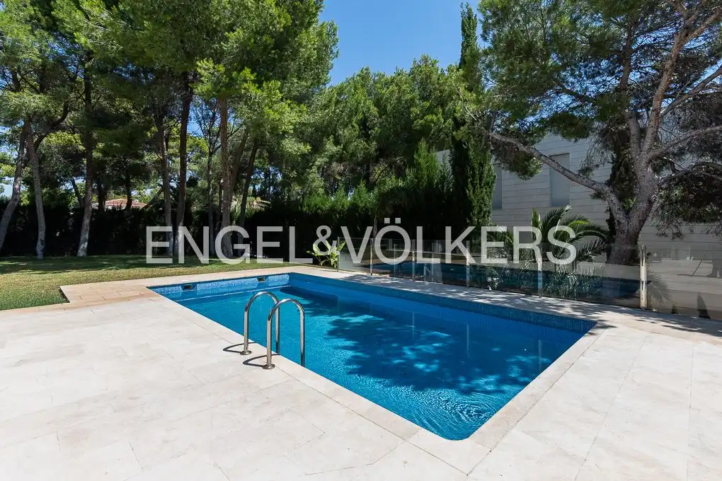 Swimming pool of Houses for rent in Chiva  with Air Conditioner, Heating and Private garden