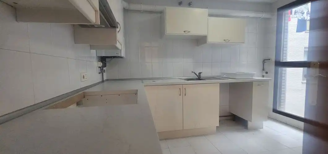 Küche von Wohnung zum Verkauf in Bilbao  mit Heizung, Abstellraum und Alarm