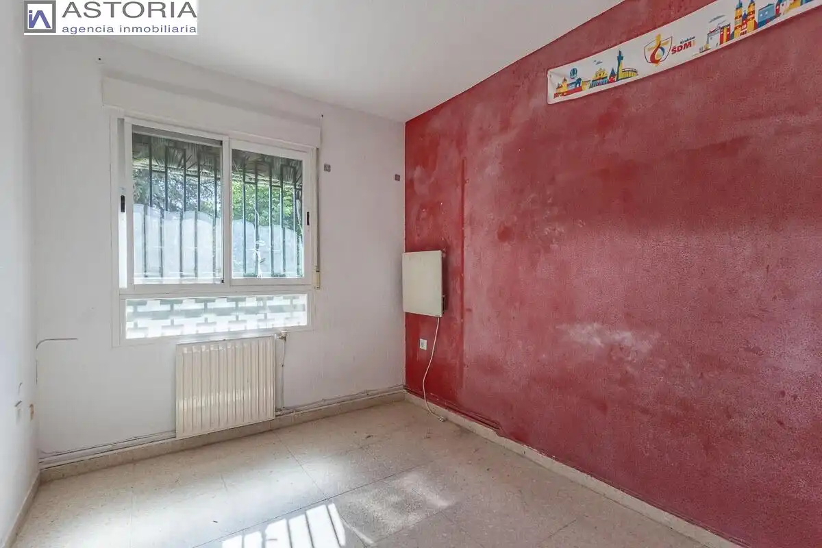 Bedroom of Flat for sale in Granada  with Heating