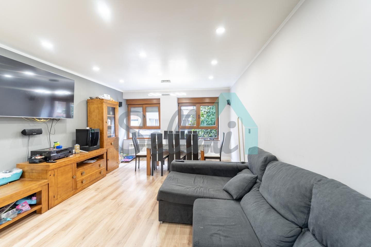 Sala de estar de Piso en venta en Oviedo  con Calefacción, Terraza y Trastero
