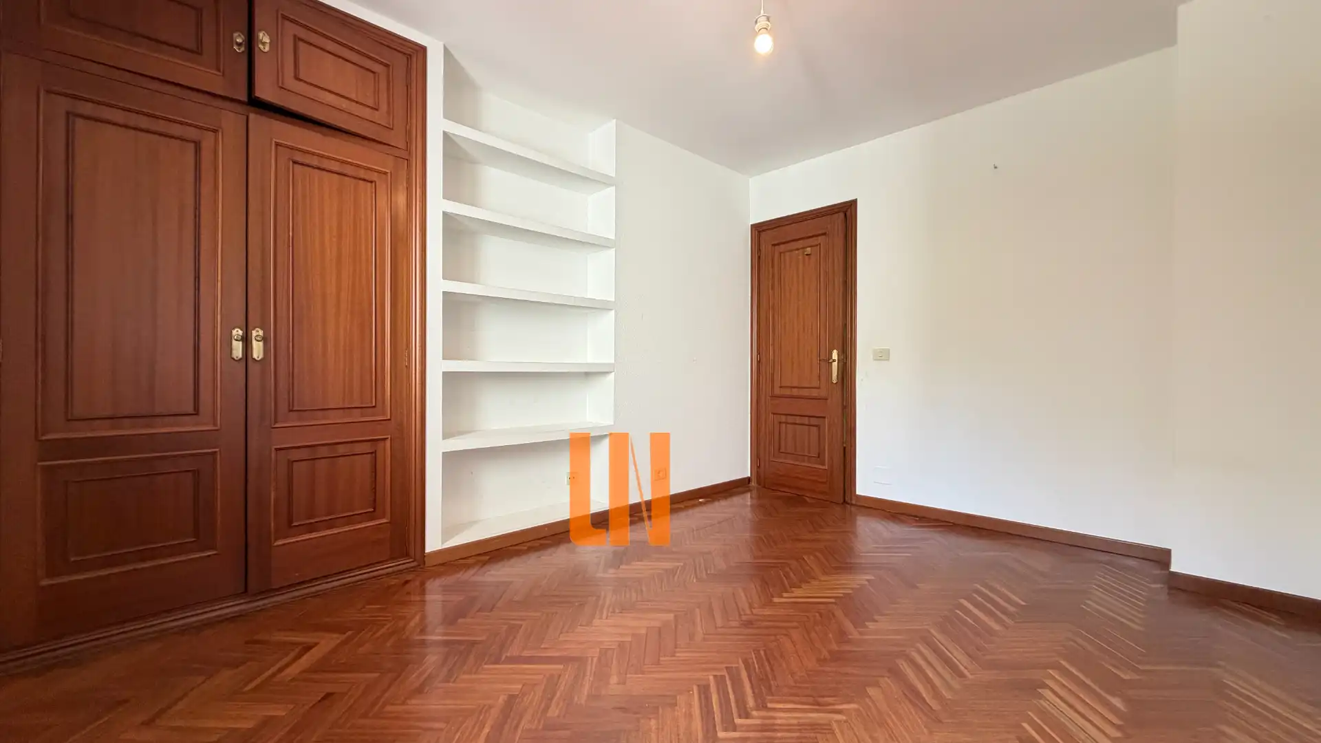 Habitación de Casa adosada en venta en Oleiros con Calefacción, Jardín privado y Parquet