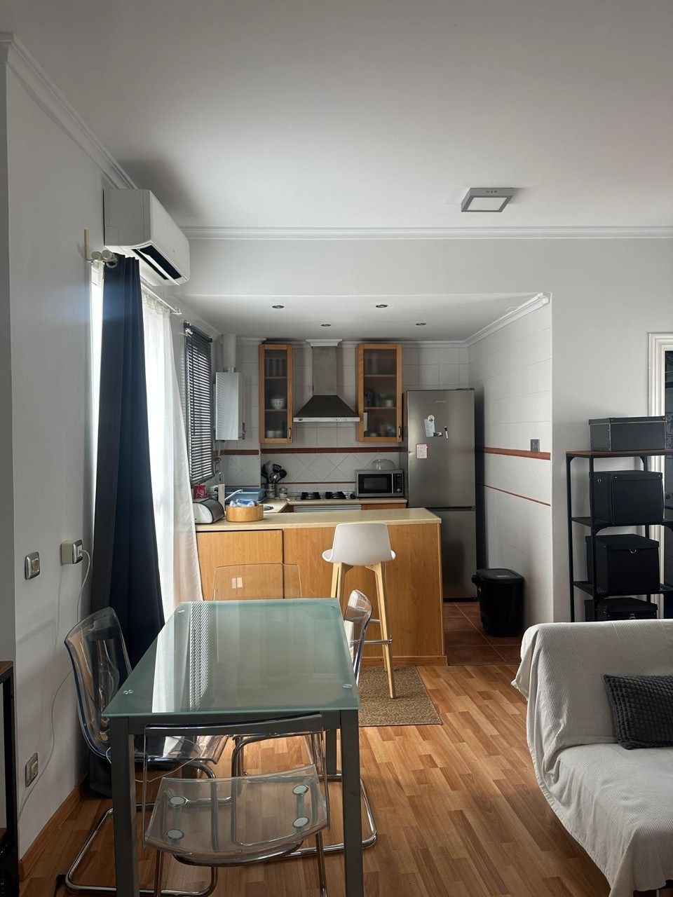 Cocina de Piso de alquiler en  Valencia Capital con Aire acondicionado