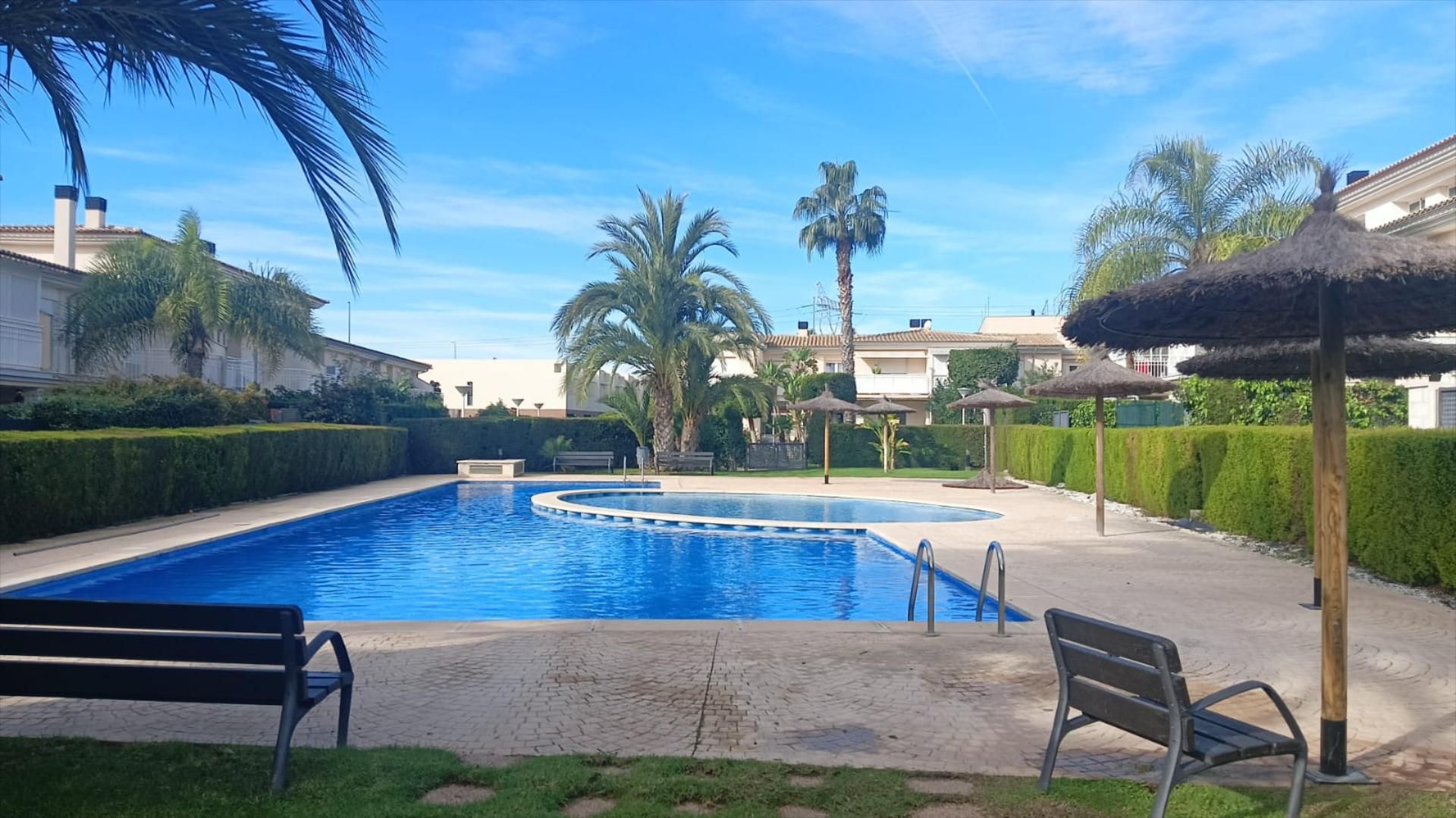 Casa adosada en venda