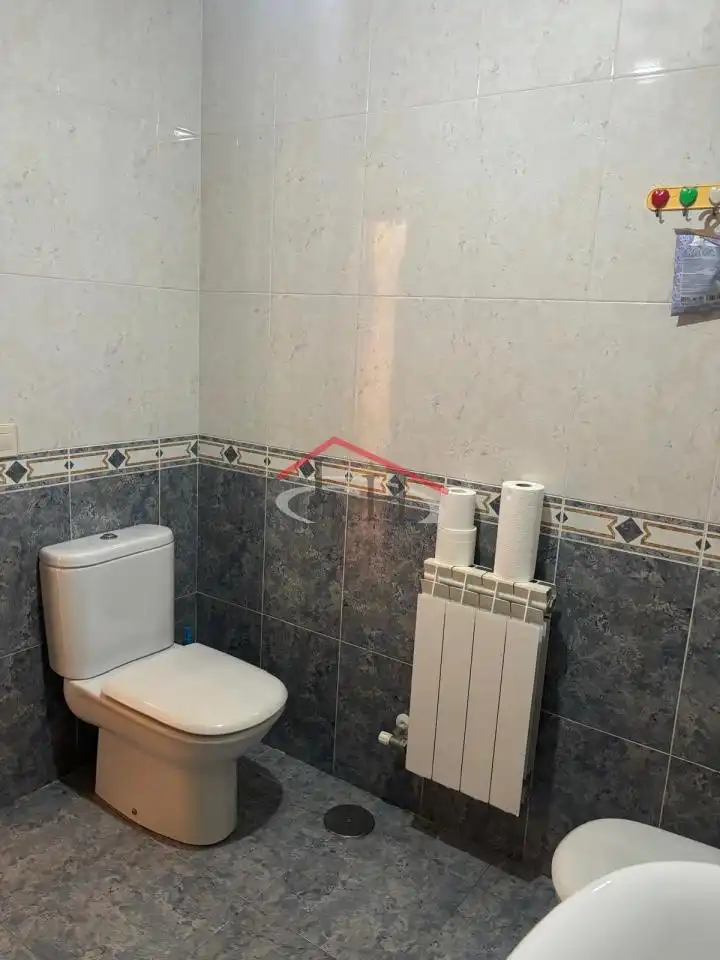 Badezimmer von Maisonette zum Verkauf in León Capital  mit Heizung, Parkett und Terrasse