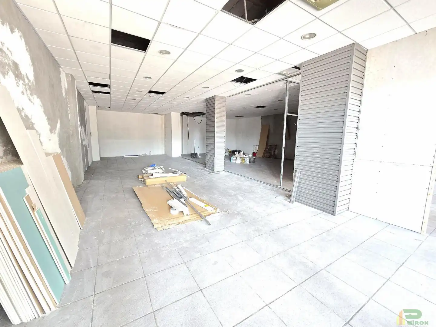 Local comercial en venda a Juan Carlos I, parking michiron, imagen 2