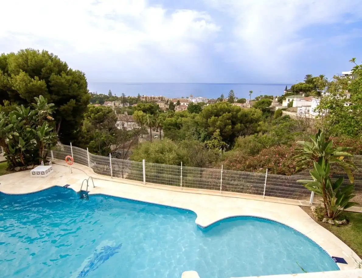 Piscina de Casa adosada en venda en Málaga amb Aire condicionat, Calefacció i Terrassa