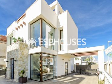 Villa avec balcon à vendre à Los Montesinos